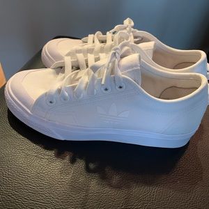Like New Womens Nizza Trefoil Adidas Sneaker - Size 7
